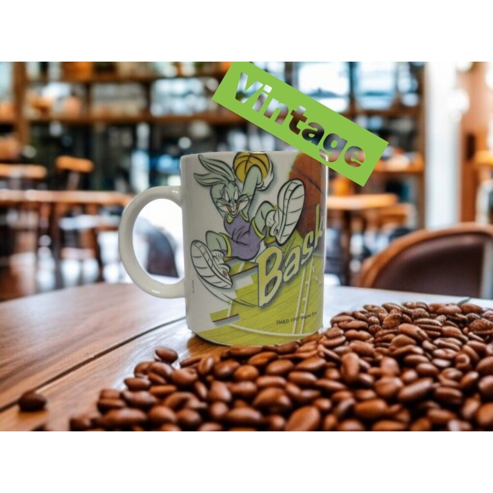VINTAGE 97' LOONEY TUNES BASKETBALL THEMED MUG - Rare Collectible!